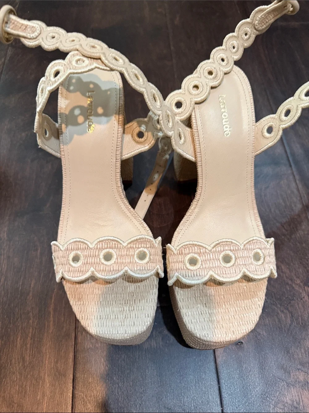 Larroude Dolly Broderie